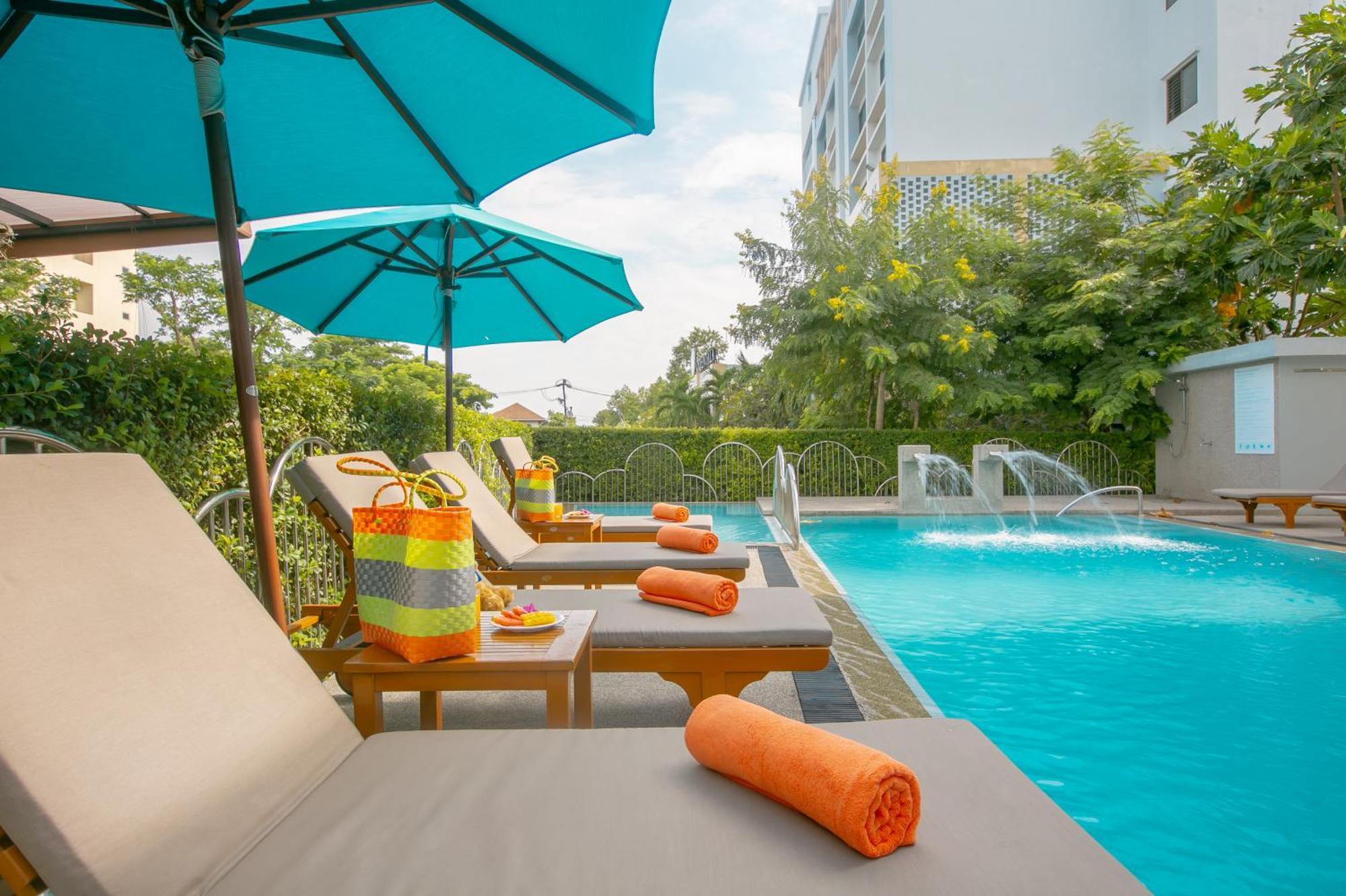 Hotel Recenta Phuket Suanluang Exterior foto