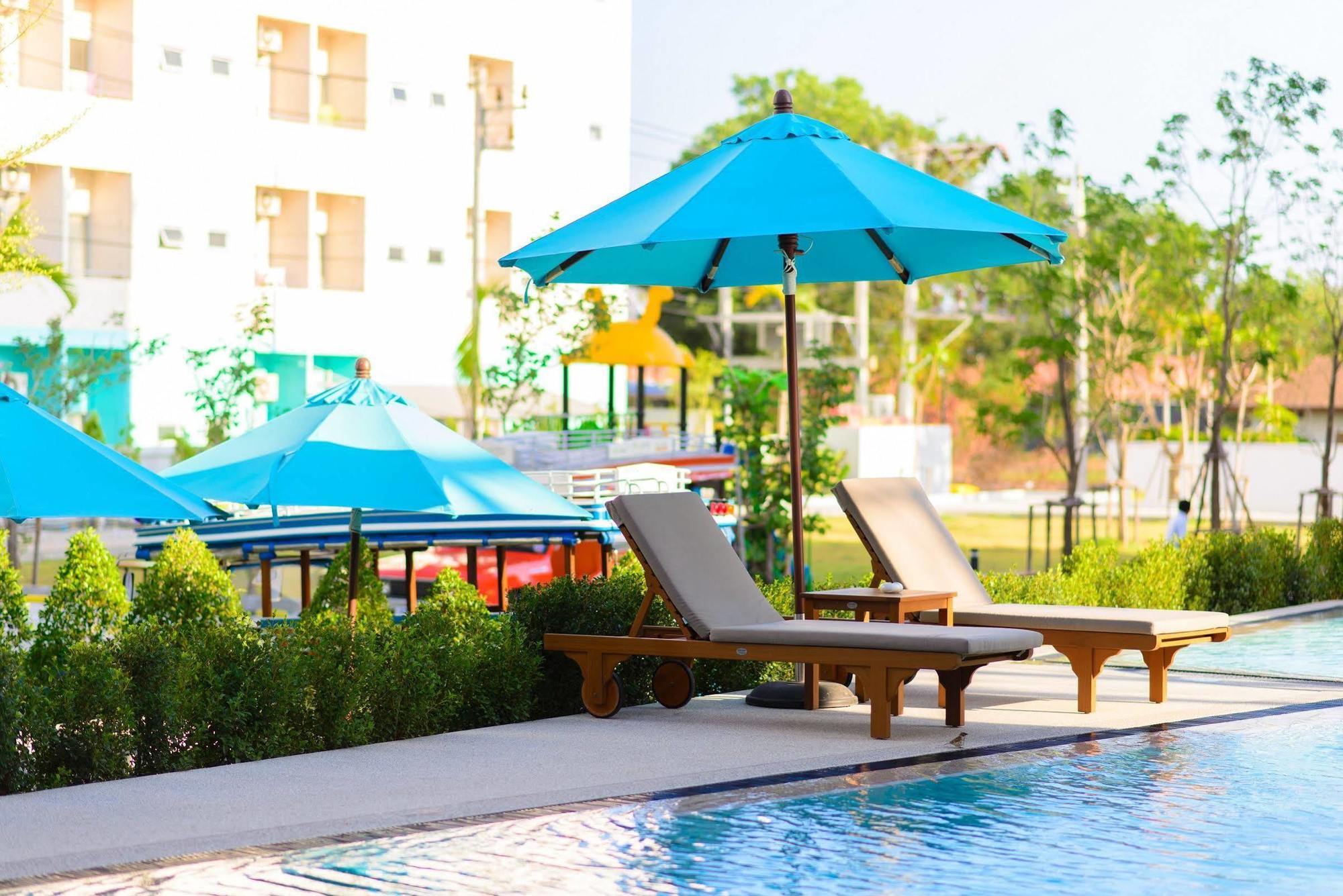 Hotel Recenta Phuket Suanluang Exterior foto